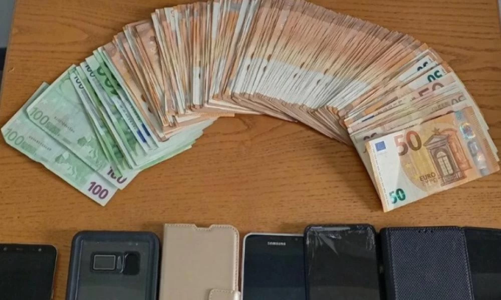 Απατεώνες ολκής που παρίσταναν τραπεζικούς υπαλλήλους εξαπατούσαν τηλεφωνικά πολίτες - €250.000 η λεία